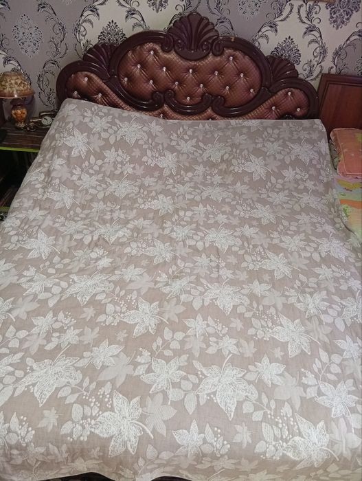 2 kishilik Divan sotiladi