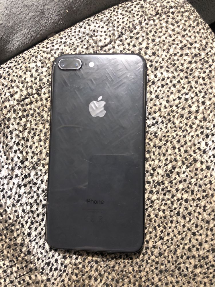 продавам Iphone 8 Plus