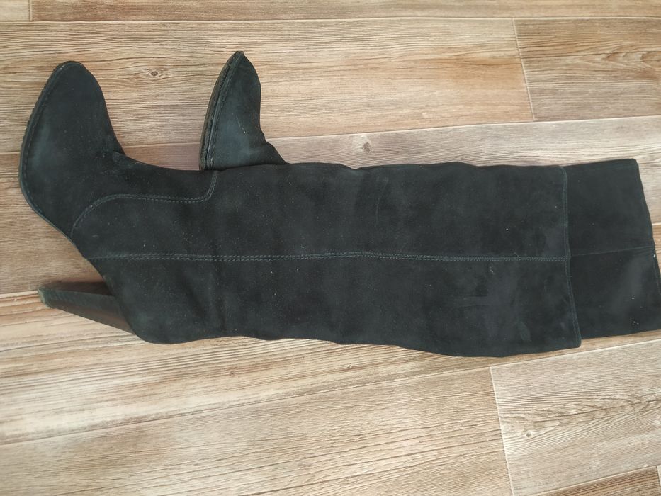 Продаются сапоги женские замшевые