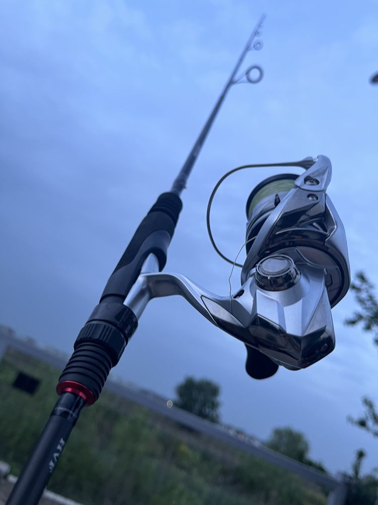 Combo mulineta Shimanoa Stradic 2500 FL + Daiwa Ballistic-X