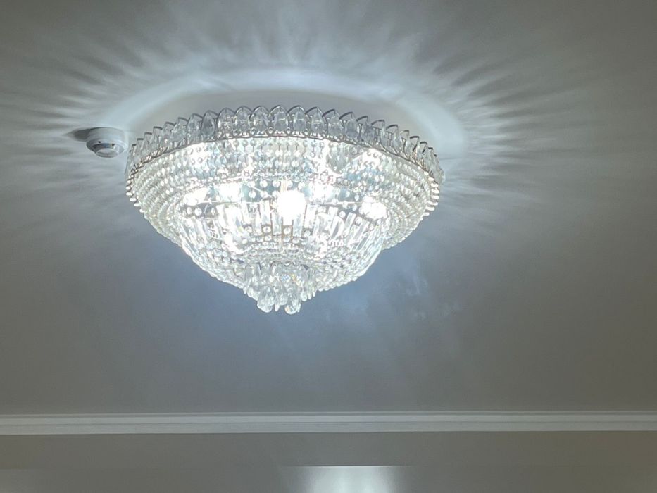 Люстра большая диаметр 80 см примерно.