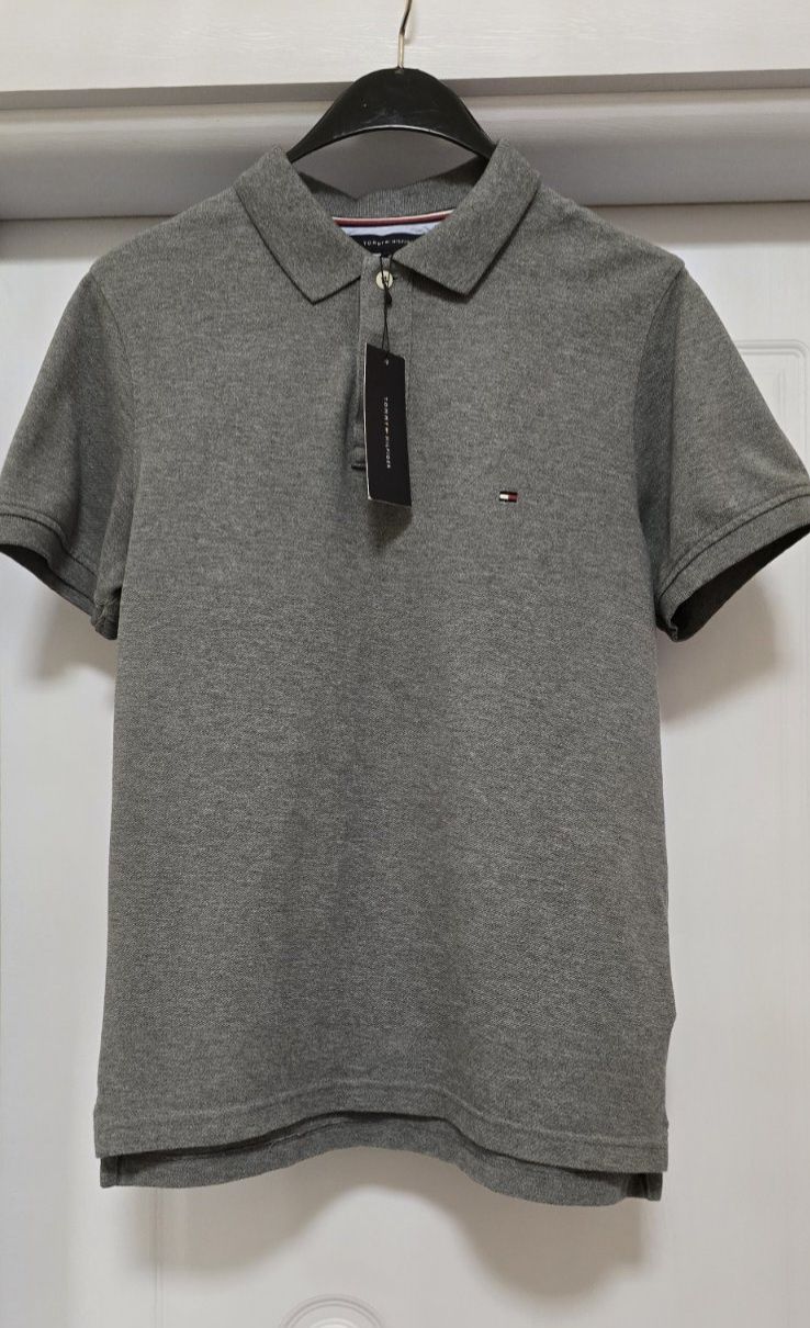 Нова със етикет.  Блузка оригинална.   TOMMY HILFIGER