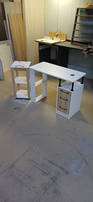 Маникюрные столы