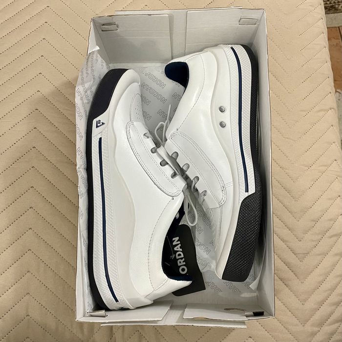 Adidași Nordan albi piele