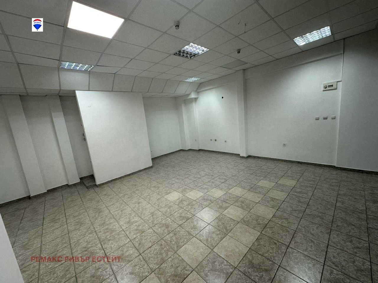 Продава се Офис в Русе, Център - 50 кв.м за 1038 €/кв.м - Снимка #3