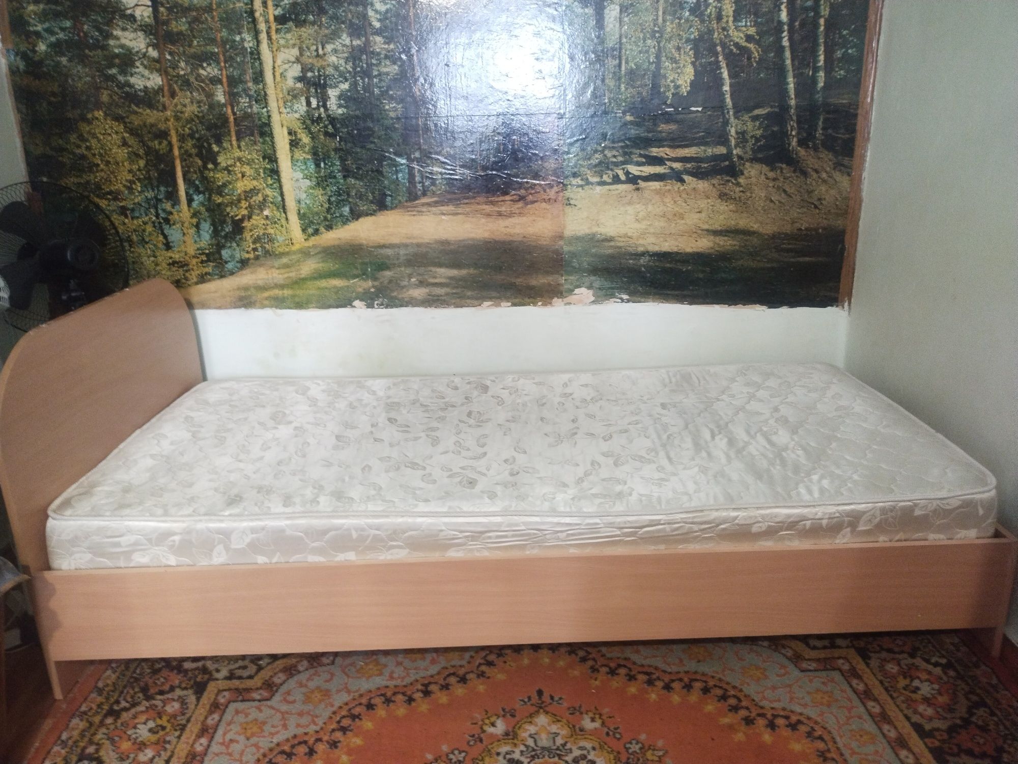 Кровать с матрасом