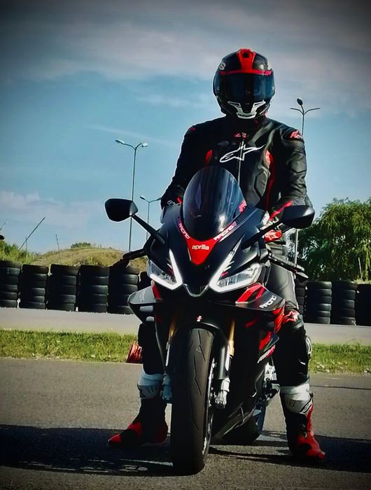 Aprilia rsv4 1100 factory/brembo/ohlins/akrapovic