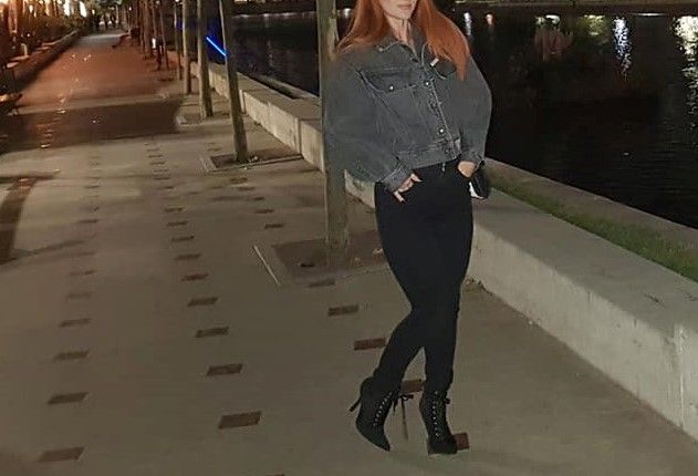 Geaca GUESS MARCIANO/blugi -gri  /Maneci aripi de liliac /marime 36 S