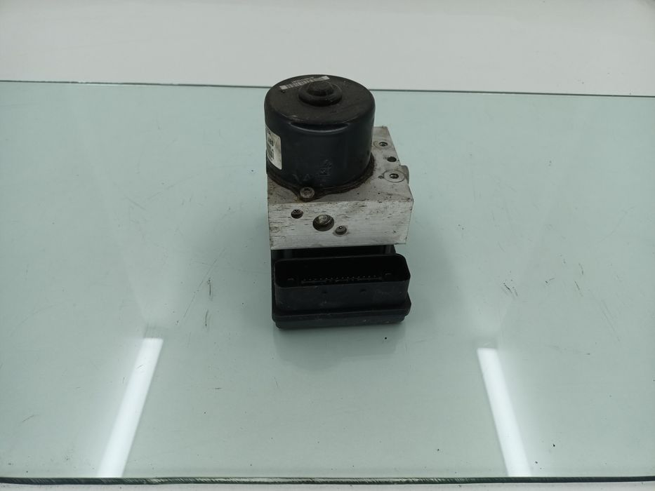 Dezmembrez Pompa ABS de pe Nissan NAVARA 2004-2011