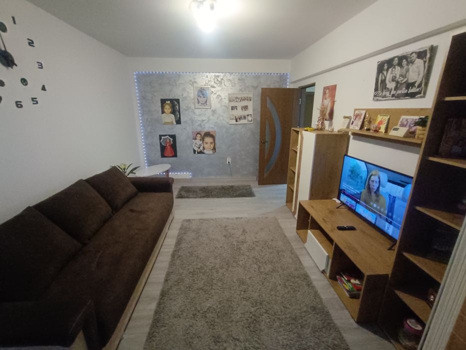 INCHIRIEZ APARTAMENT cu 3 camere in centru