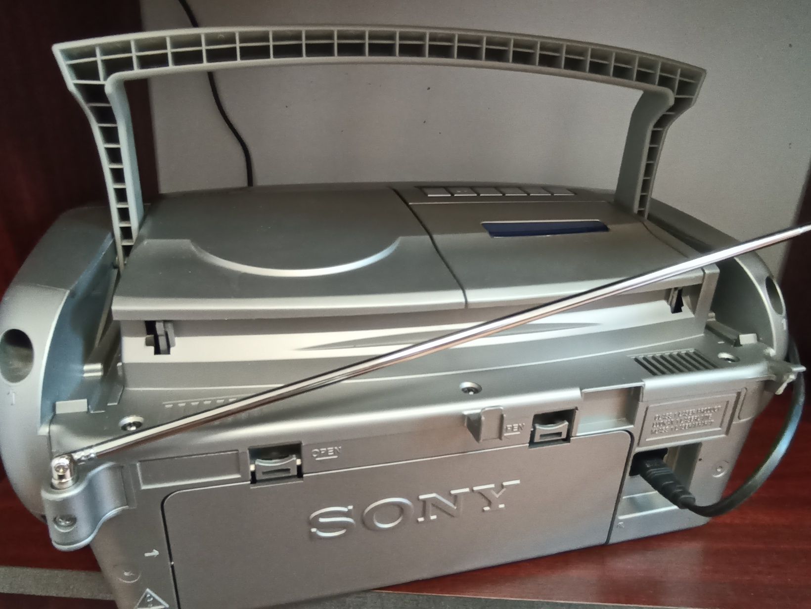 Radio-Casetofon Sony, model CFD-S26-L stare buna.