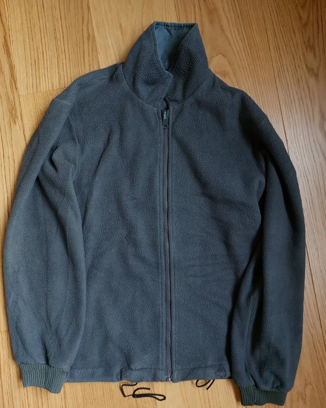 Dickies Vintage Двойно Яке

• Състояние 9/10
• Размер S

• С и