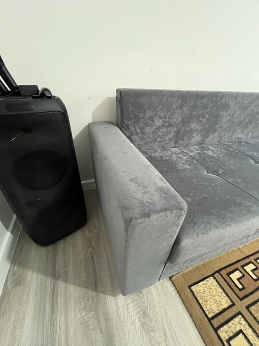 Продаётся диван.