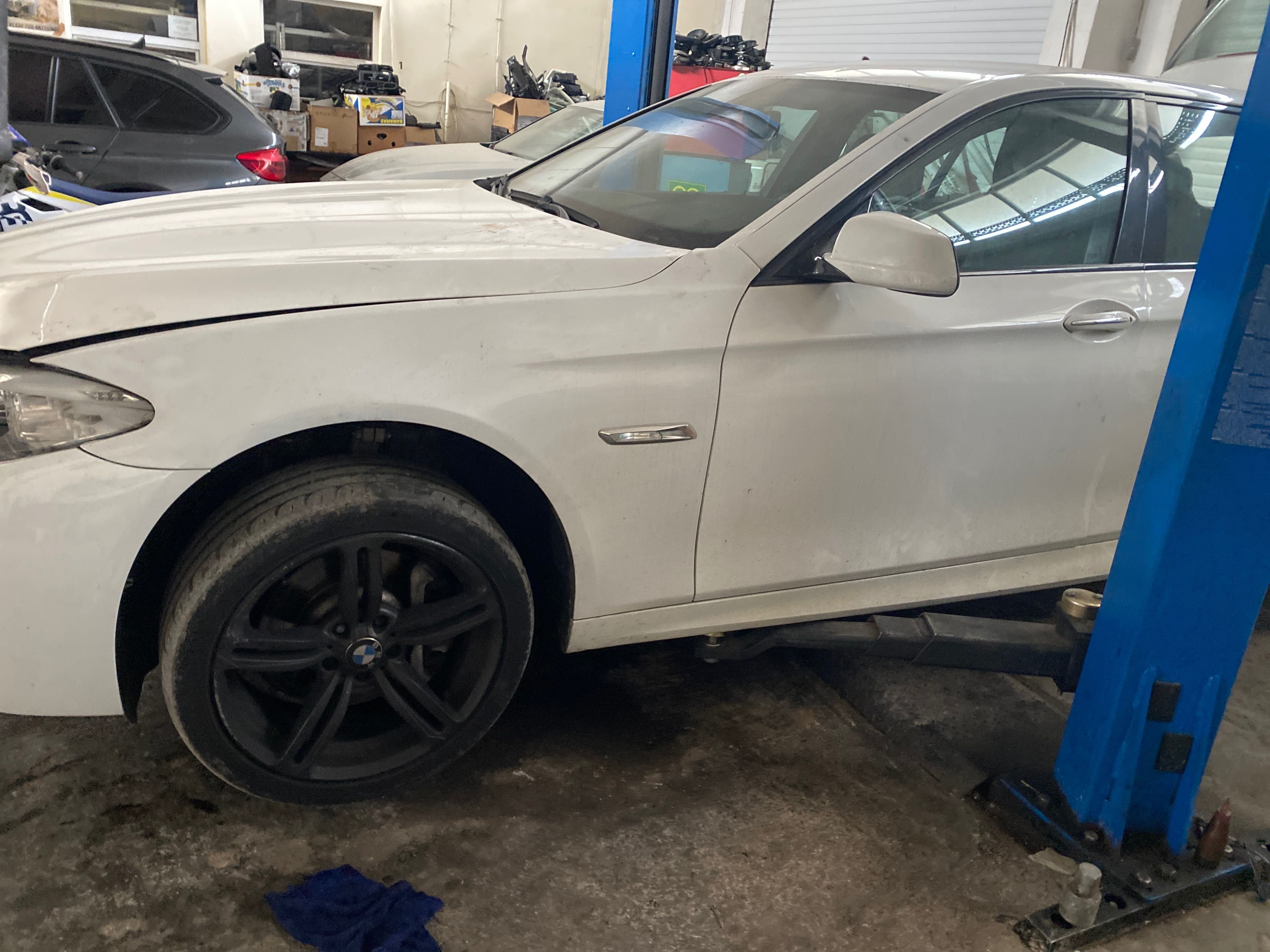 Bmw f11 3.0д на части