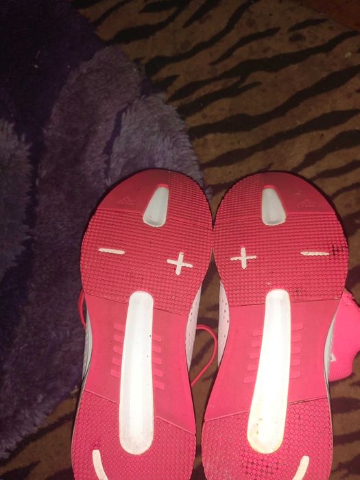 Нови оригинални и без забележки,купени от чижбна.