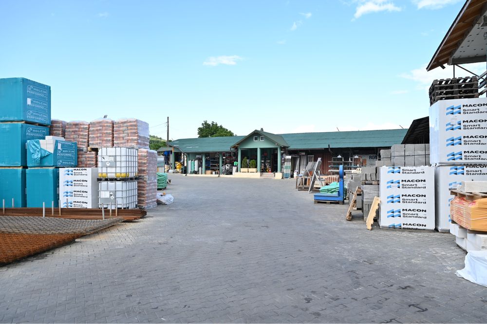 De vanzare Magazin + Depozit Materiale de constructii/Teren