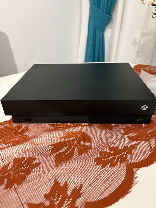 Xbox One X 1TB Perfecta  Stare