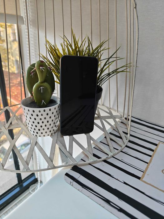 Nothing Phone (2) 12GB / 512GB – като нов!