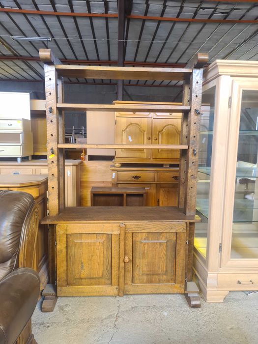 Масивен дъбов шкаф/библиотека с регуриране на рафтовете