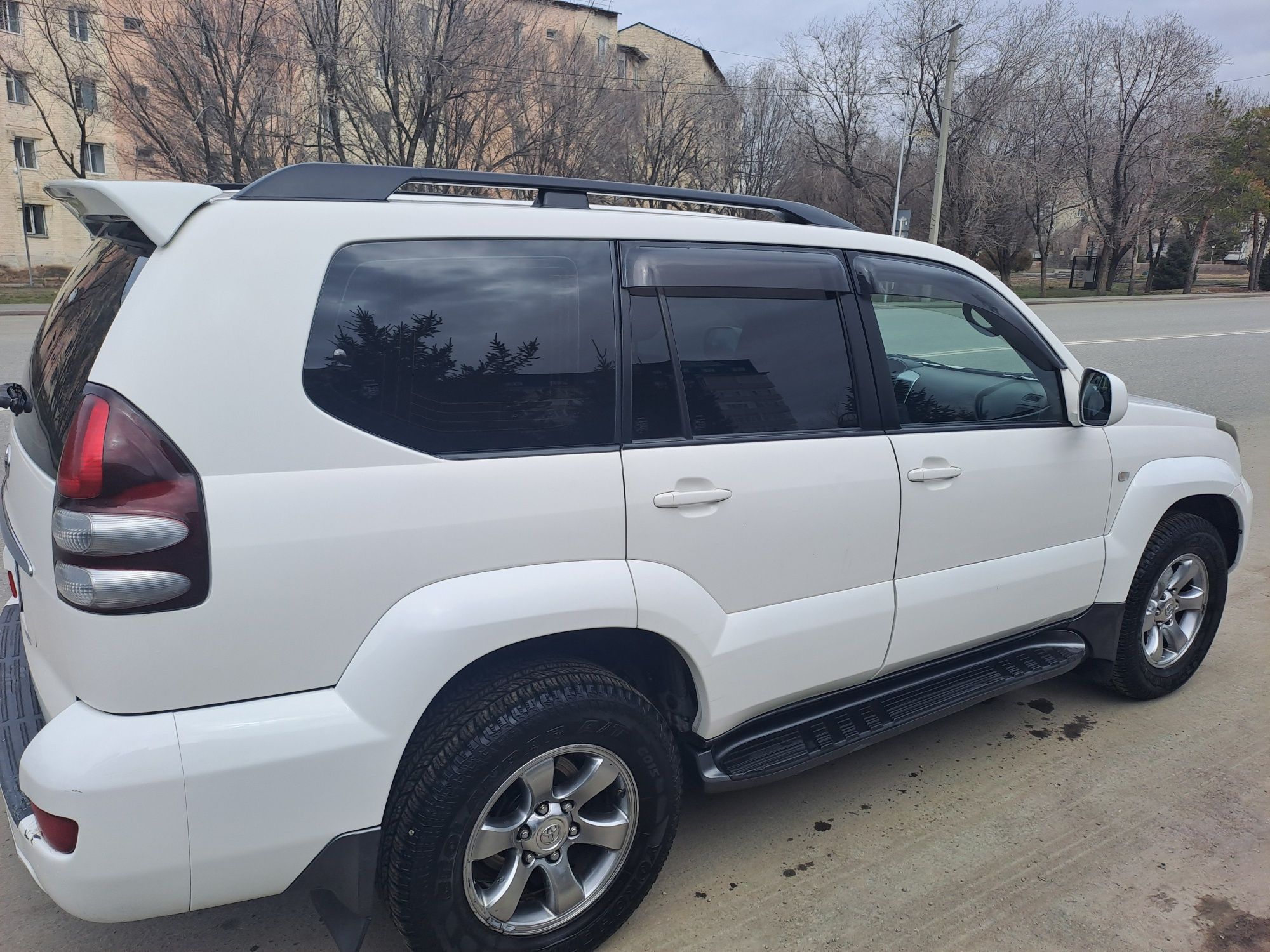 Продам Toyota LandCruiser Prado 120