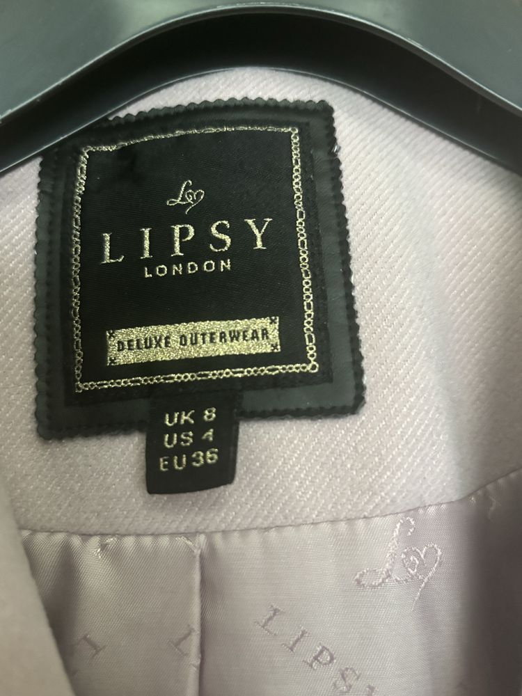 Стилно дамско палто на марката Lipsy London