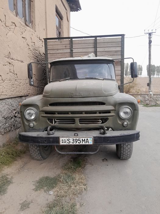 Грузовой автомобил Зиил