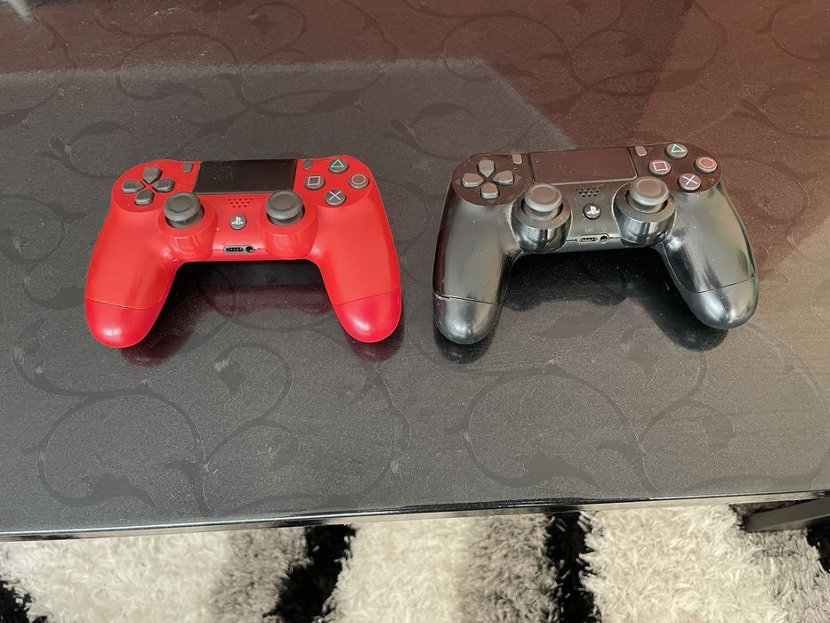 Playstation 4 Slim - 1 TB + 2 джойстика и dock станция