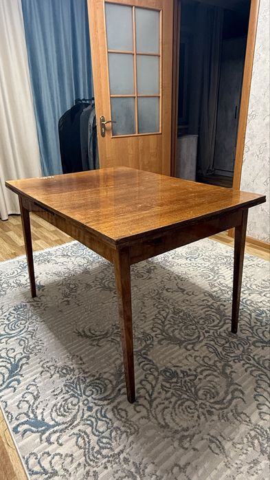 Стол для гостиной