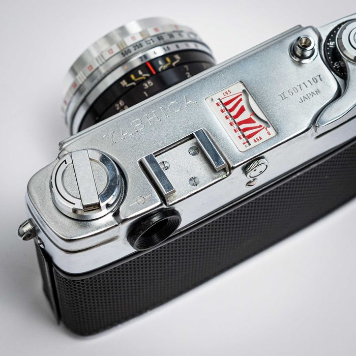 Aparat foto Yashica Minister II in stare EXCELENTA cu husa originala.