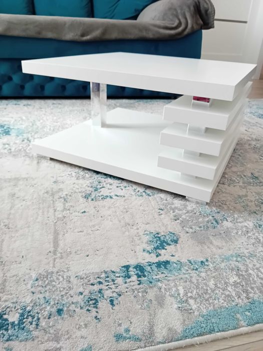 Vand masa de living ,arata ca noua.