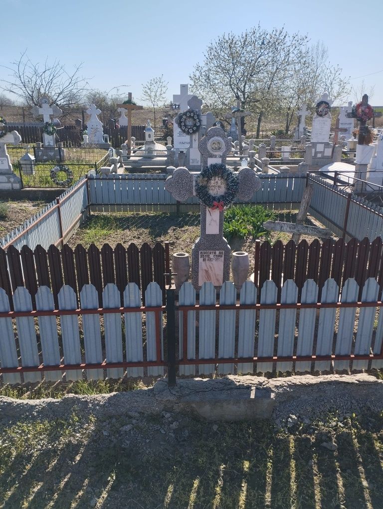 Vând gărdut de cimitir