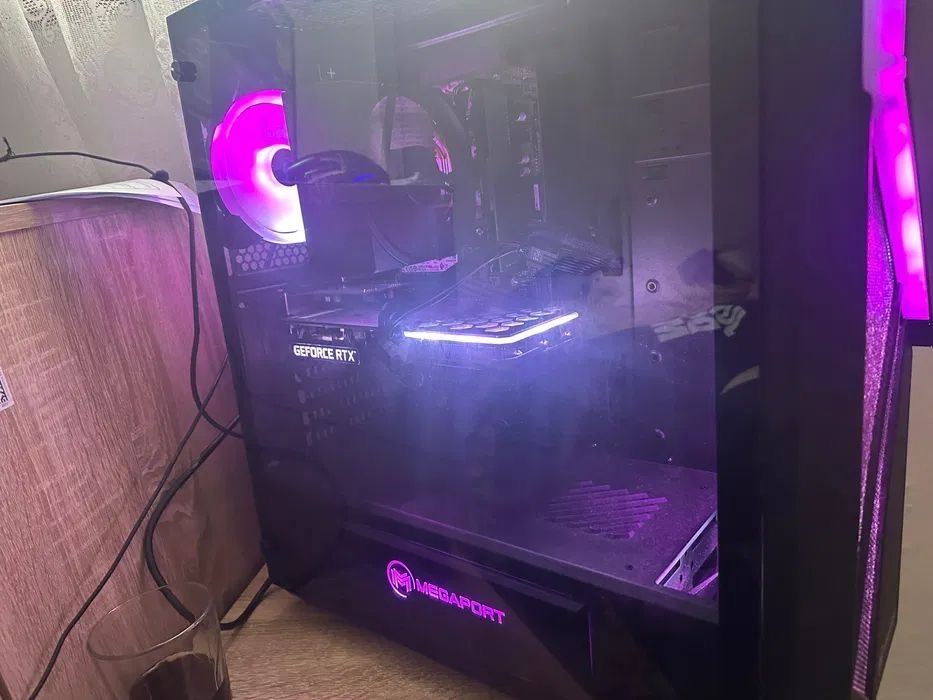 Vand pc gaming +2monitoare