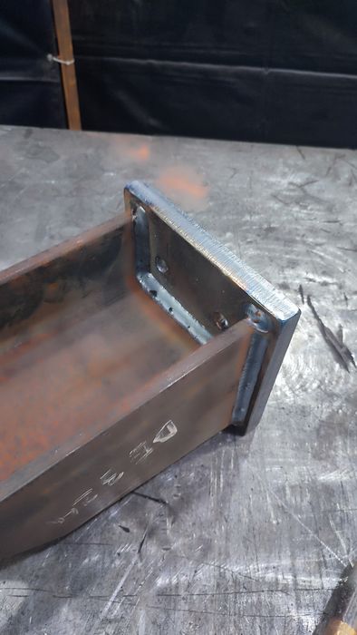 Сварщик с европейскими опыт работы на полуавтомате mig-mag (кемпи)