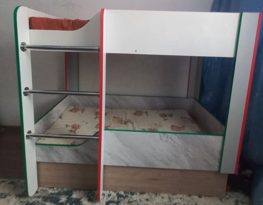 Детский двухъярусной кровати.