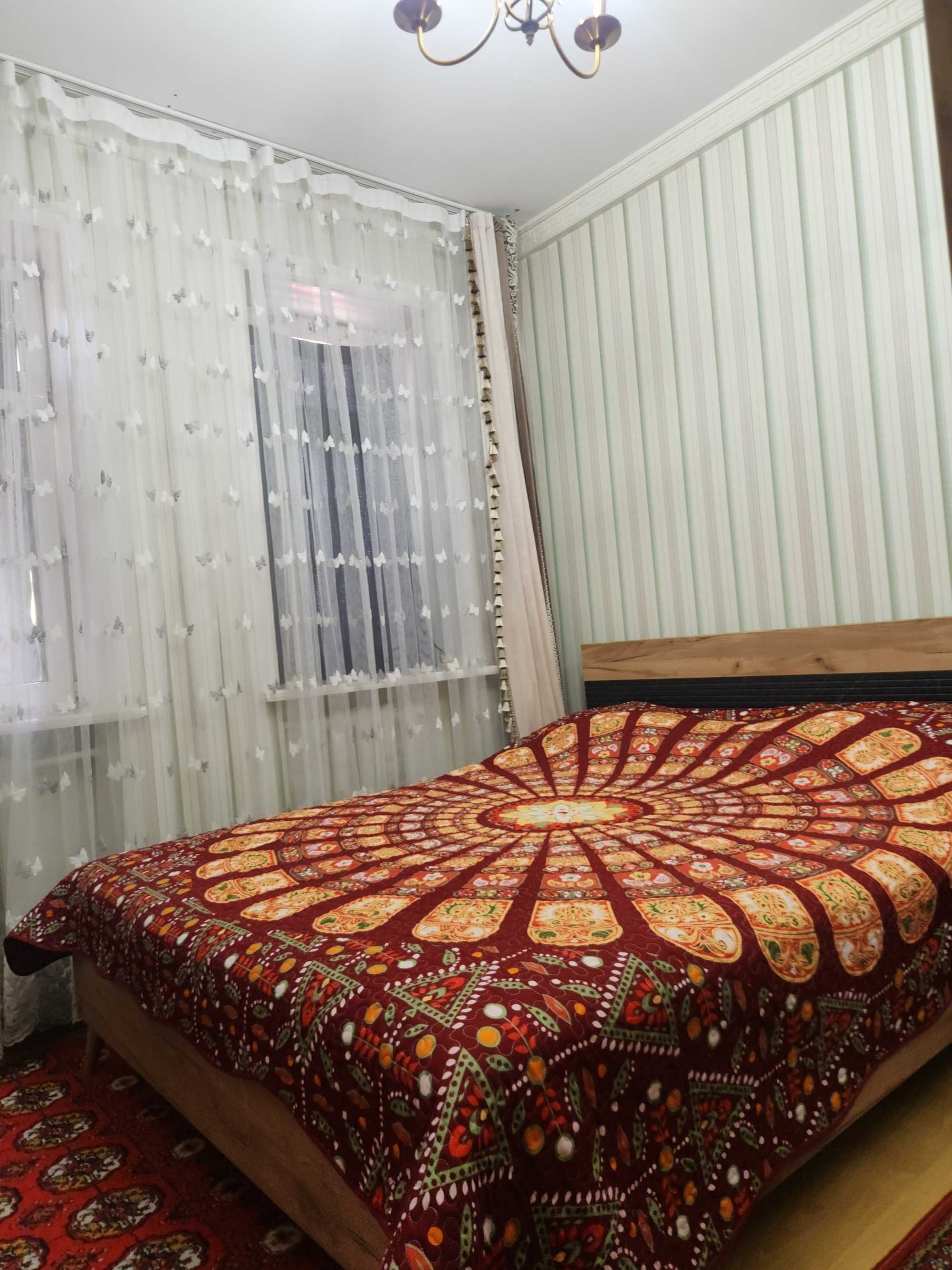 Olmozor tumani Nurafshon 4-Do'm, 4-xonadon, 2-qavat, 150m² sotiladi