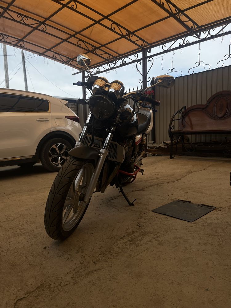Honda cb400 super four