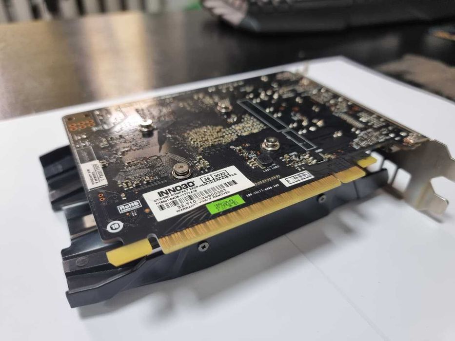 GeForce GTX-1650 4GB GDDR6 тихая, холодная, без доп питания.