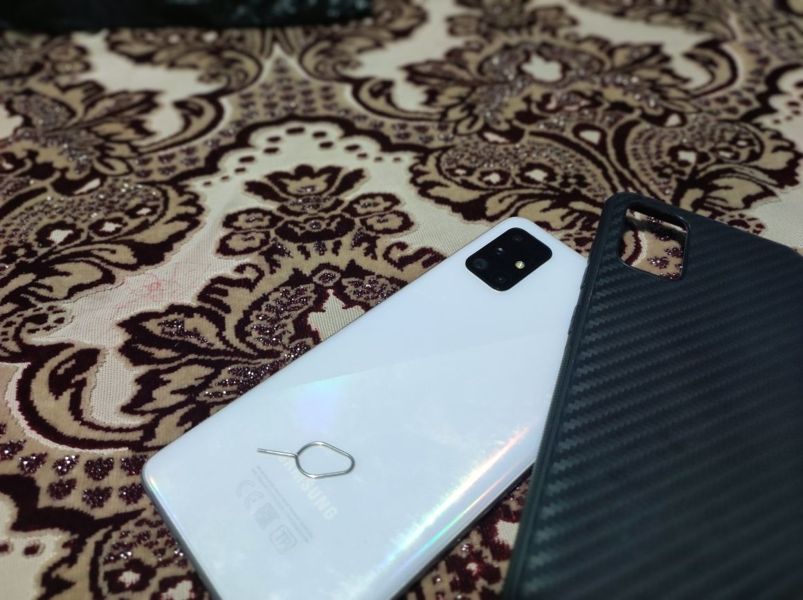 Samsung a30 va Samsung a51 edial holatda