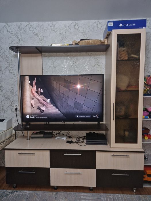 Продам стенку в нормальном состояний за 10000