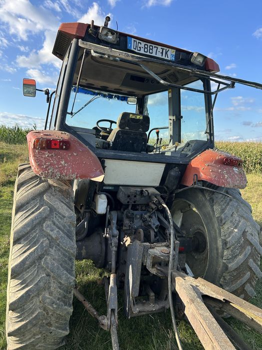 Vând tractor NewHolland M100