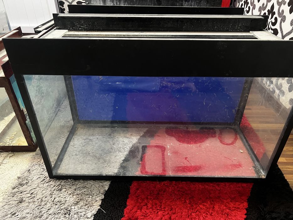 Аквариум 100 литровый   продается срочно