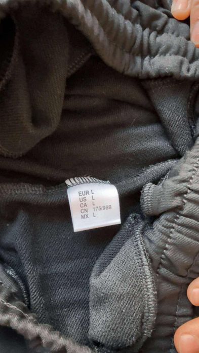 Pantaloni scurti