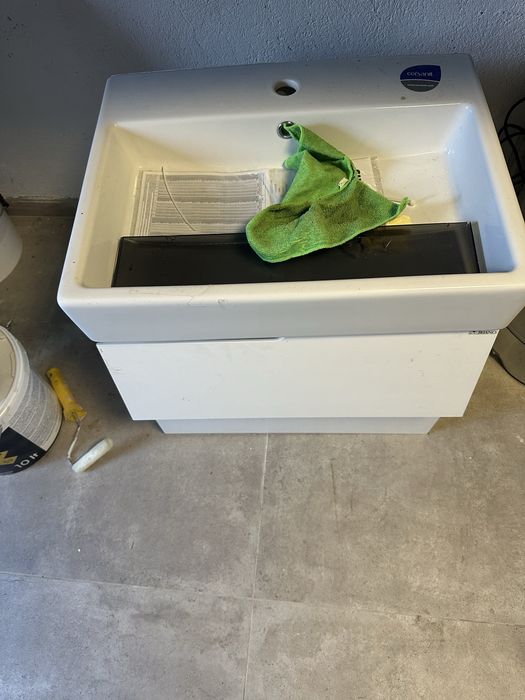 Мивка и шкафчета под нея