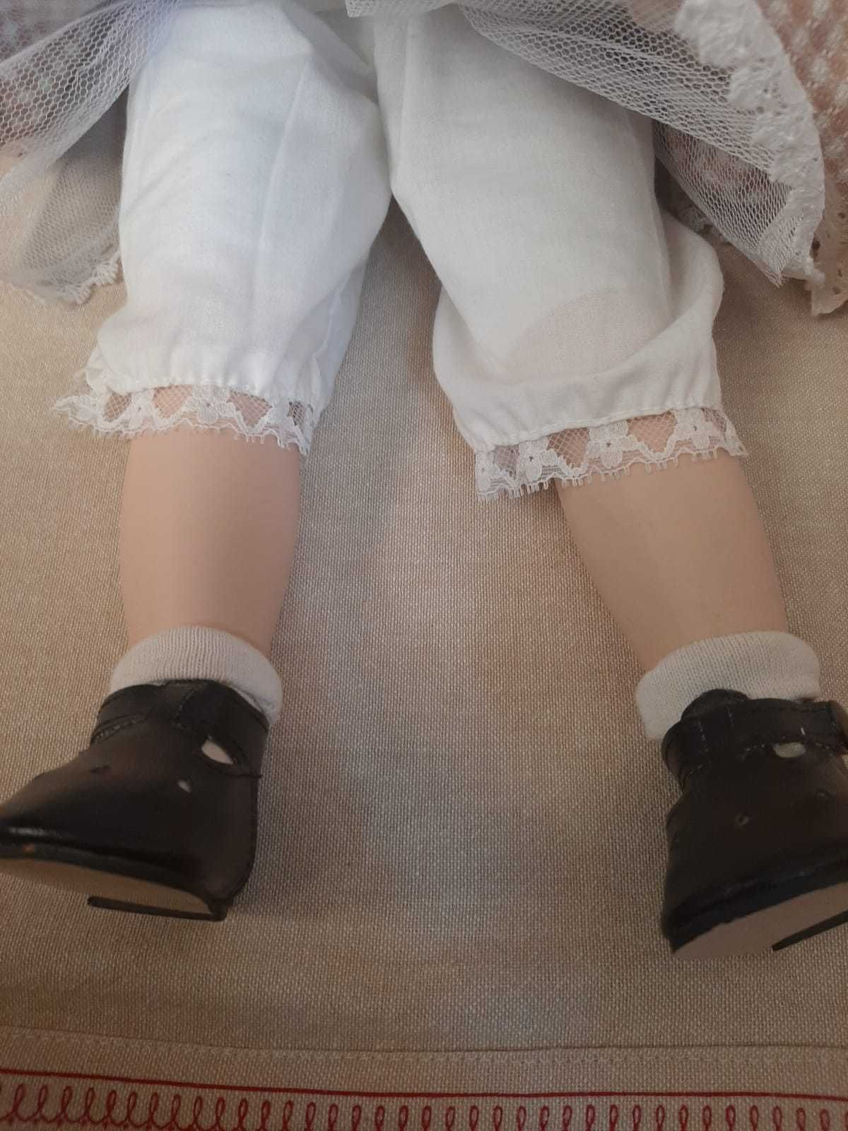 Продам красивую коллекционную куклу(58 см)