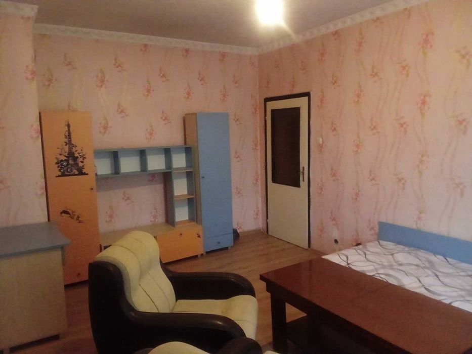 76 кв.м обзаведен Апартамент, в началото на кв. Изгрев с голяма Изба