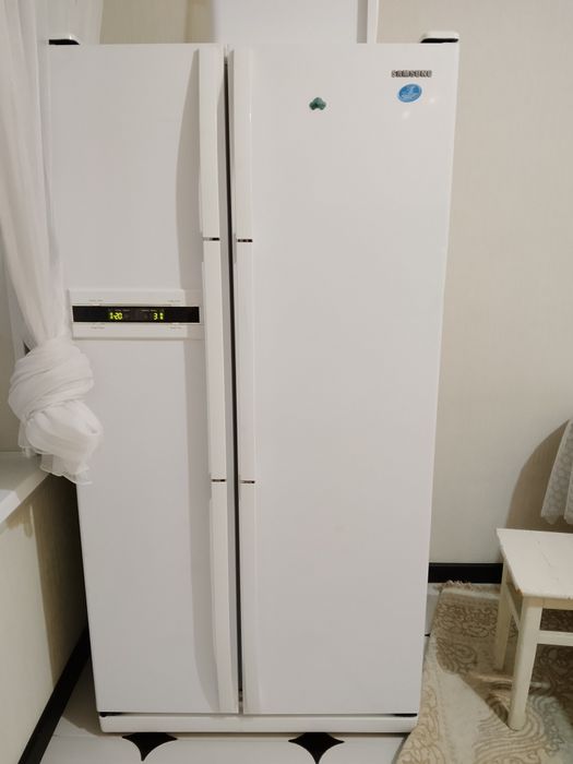 Холодильник двух дверни работает отлично