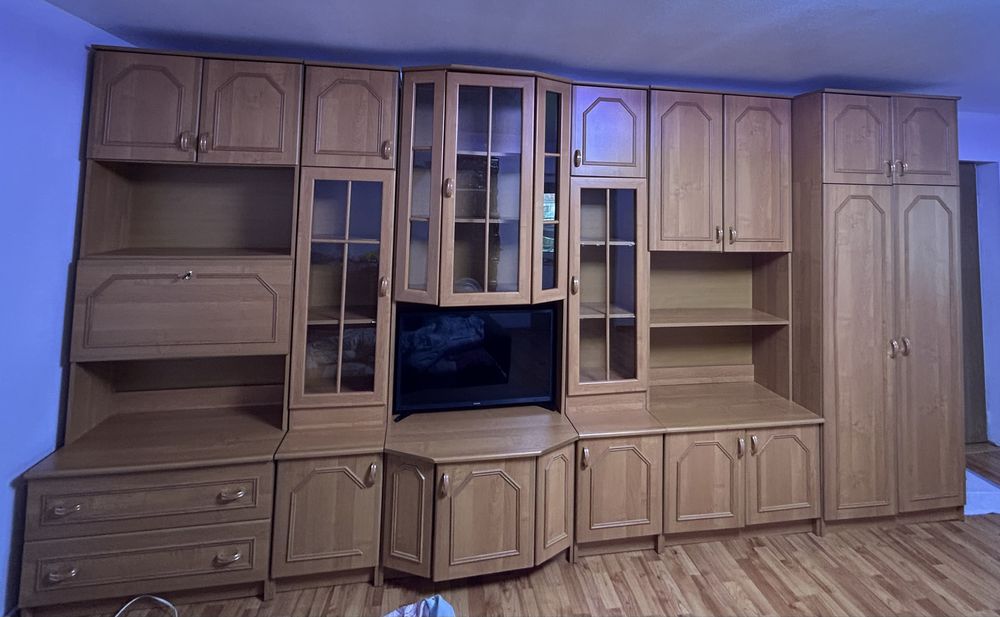 VÂND MOBILA PENTRU LIVING (mai multe detali la telefon)