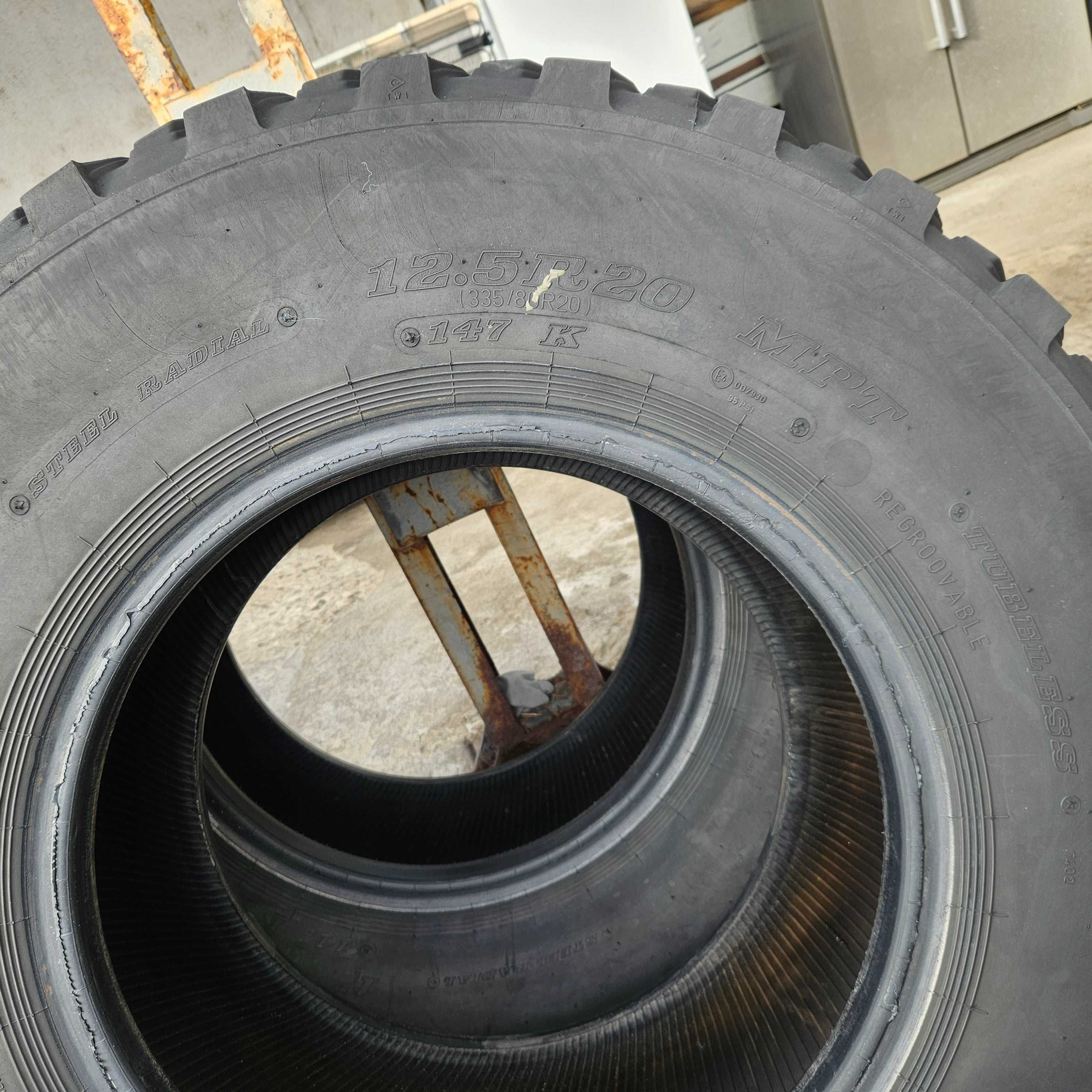 2 тежкотоварни гуми 12.5R20 (335/80R20) Dunlop SP PG8 MPT 147K Germany