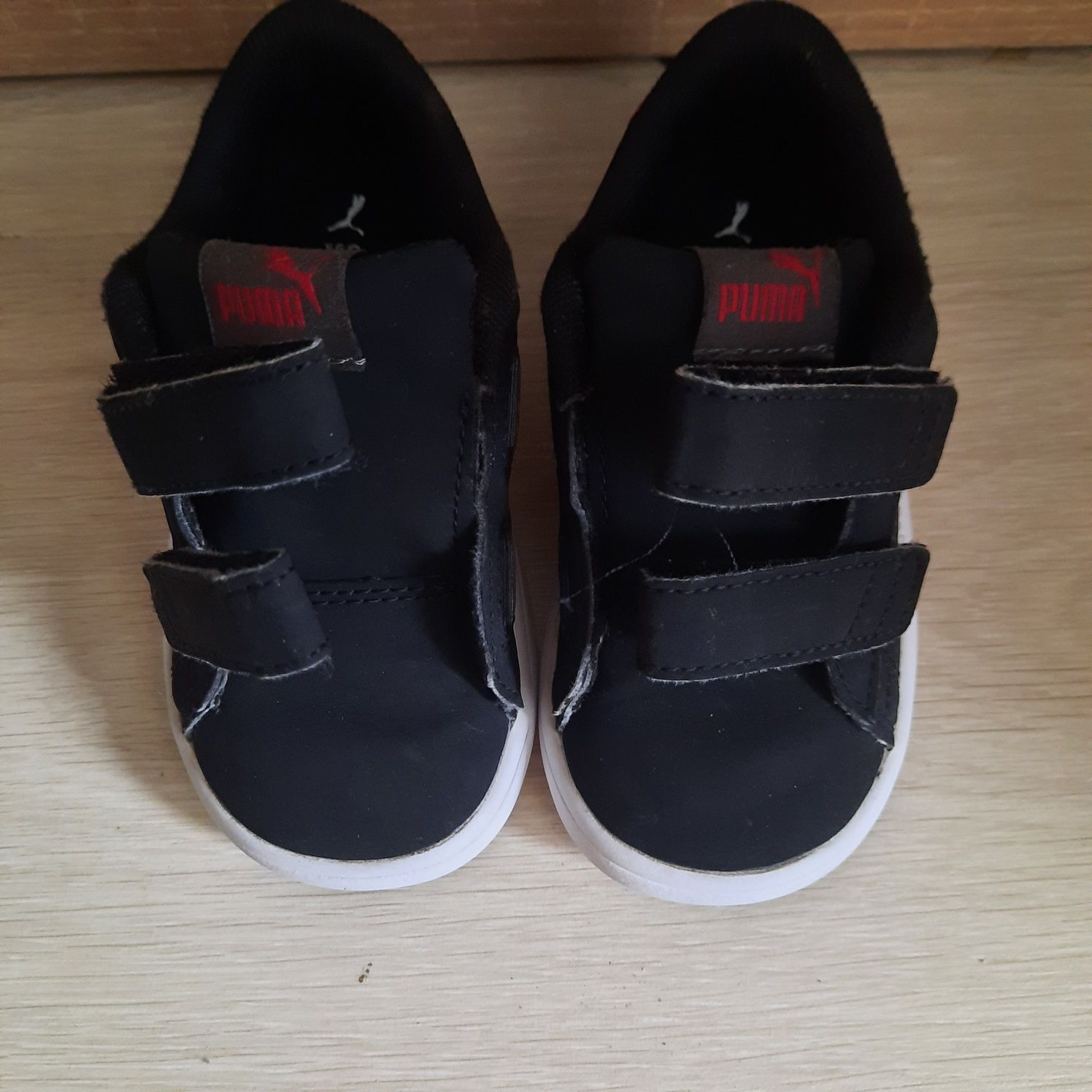 Pantofi sport Puma, masura 23, negru cu rosu, stare foarte buna