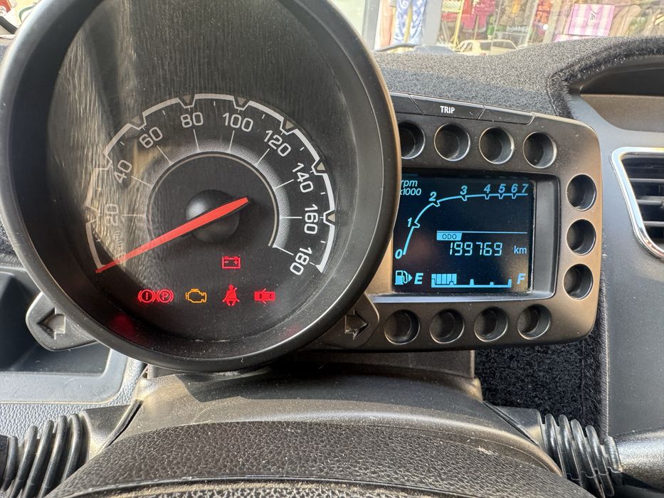 Срочно продаю Спарк 2014 механика !!!